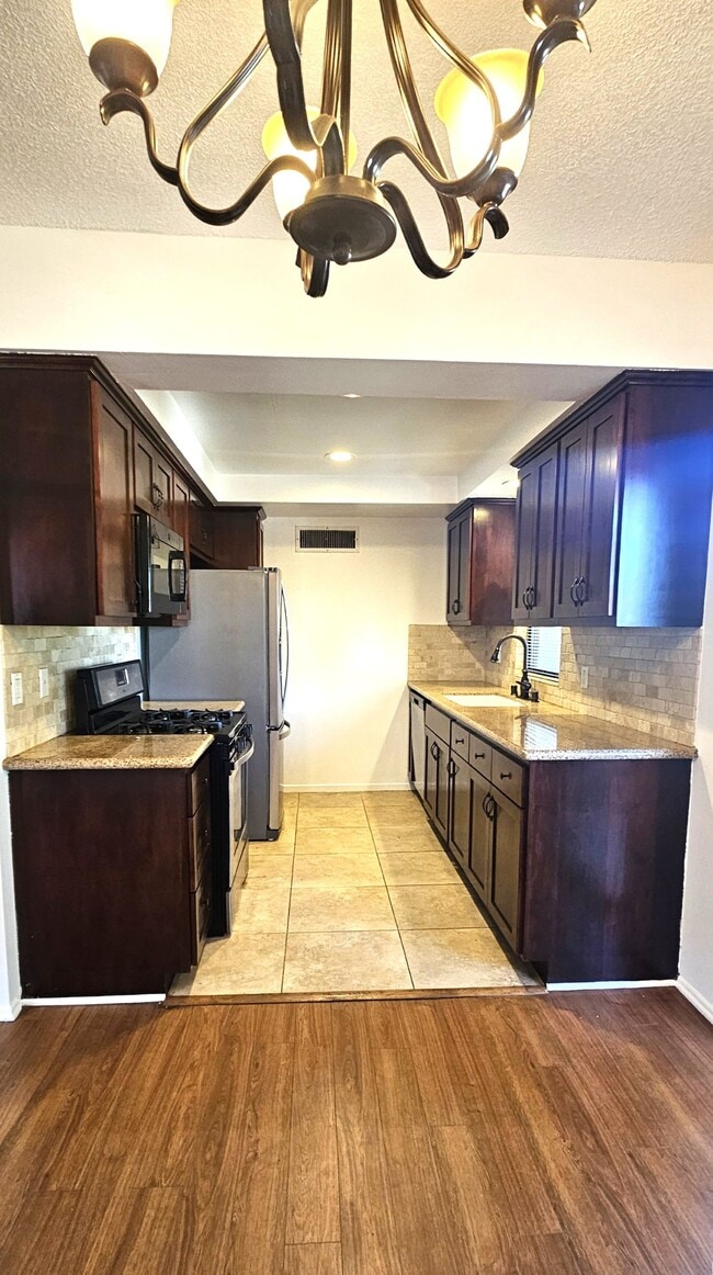 Building Photo - 2349 S Bentley Ave