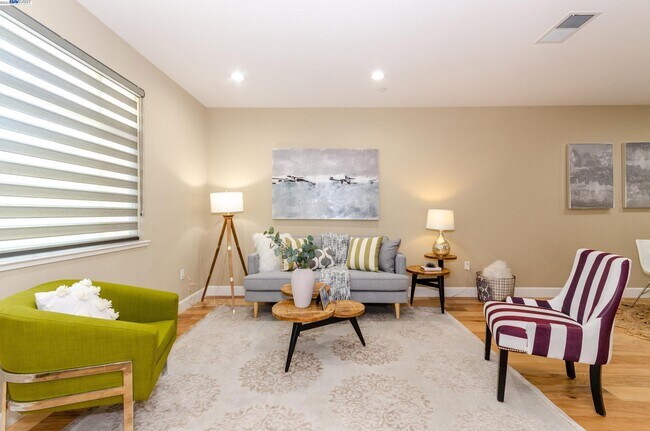 Building Photo - 5529 Esprit Way