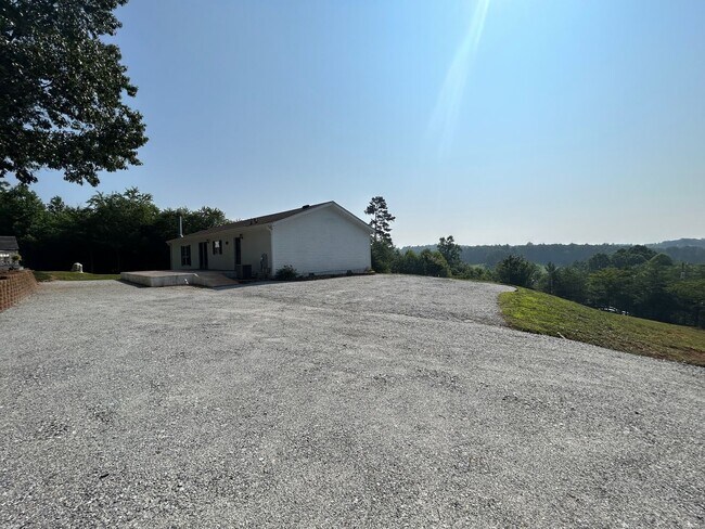 Foto del edificio - Leicester - Immaculate home on 3/4 acre