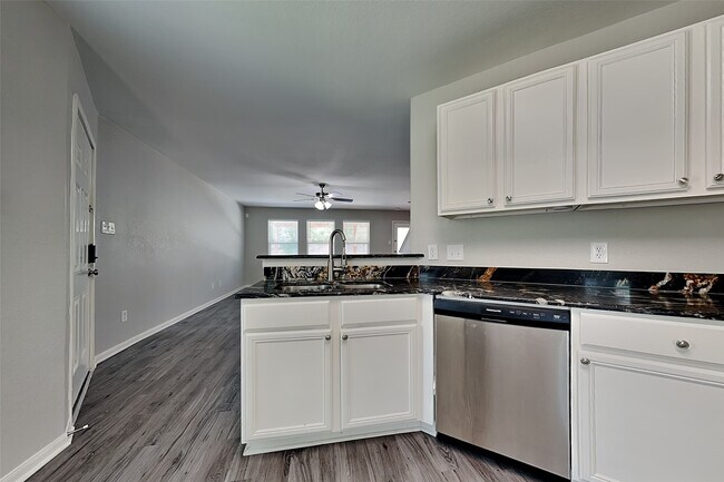 Building Photo - 16731 N Blue Jay Dr