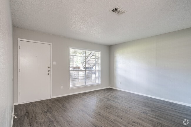 2BR, 1BA - 929SF - Trails on Treadway Apartments - NEW
