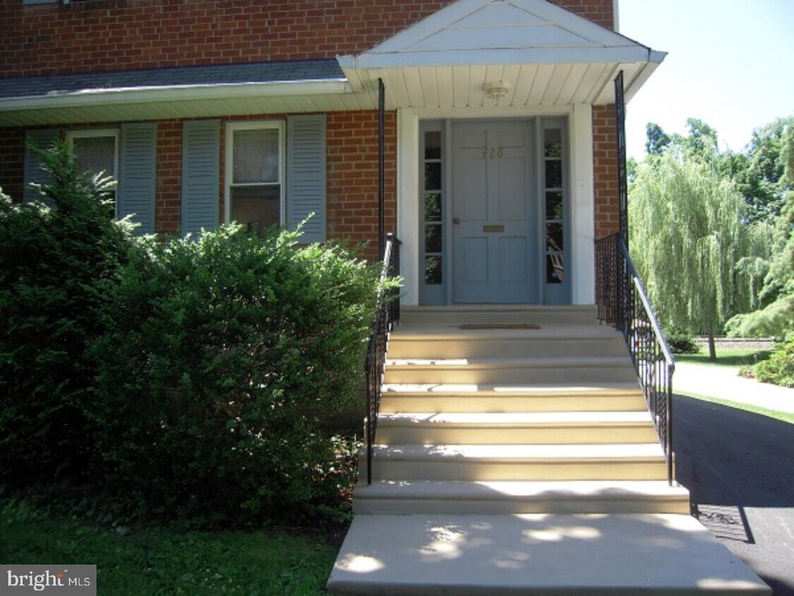428 Old Lancaster Rd Unit 1ST FL, Haverford, PA 19041 Apartment for