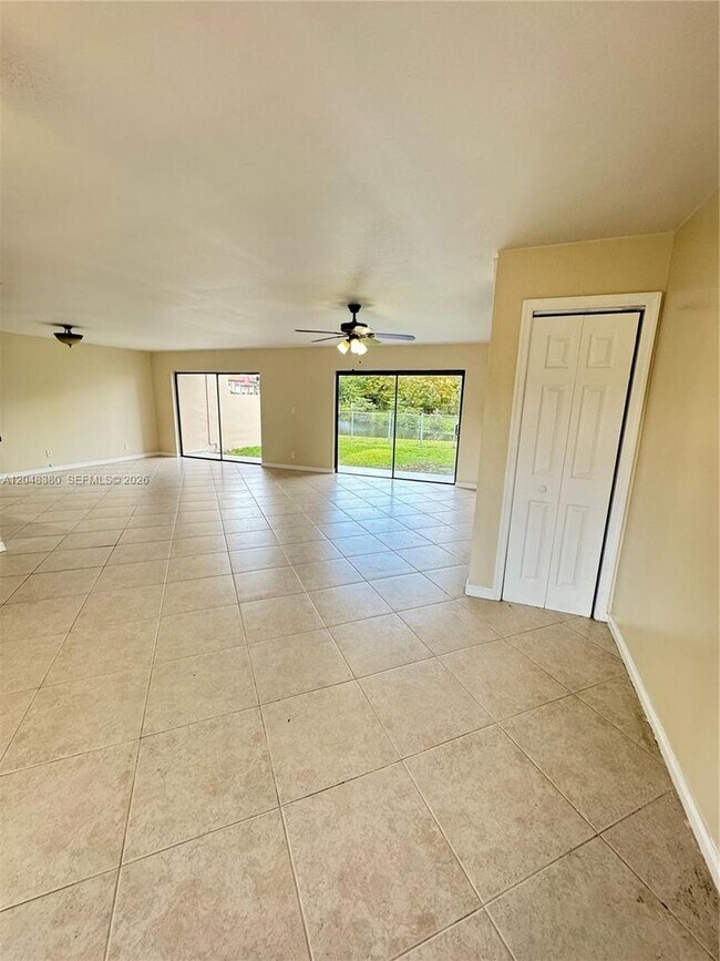 Foto del edificio - 3167 Coral Springs Dr