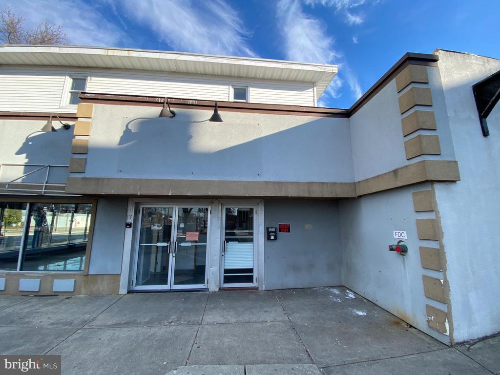 Primary Photo - 13 NE Blvd