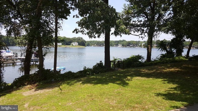 Building Photo - 7646 Beach Dr
