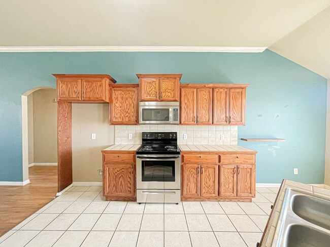 Foto del edificio - 3 Bed - 2 Bath - 2 Car Garage in OKC!