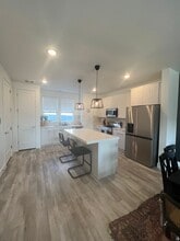 Building Photo - 6196 S Jordan Pkwy W