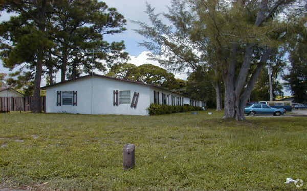 Exterior building photo of 4593 Coconut Road - 4593 Coconut Rd