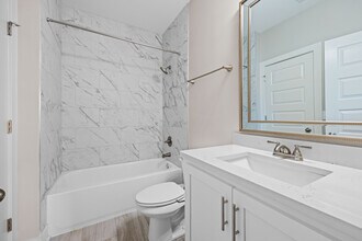 NEW 1BR Bathroom - Maple on Melody