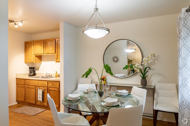 2HAB,1BA-850 ft² - Forest Glen Townhomes