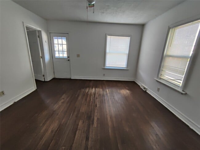 Building Photo - 258 Grand Ave