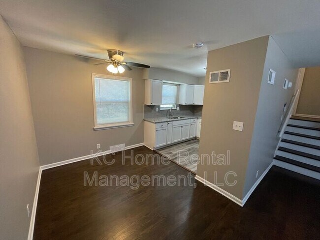 Building Photo - 706 NE Orchard Dr