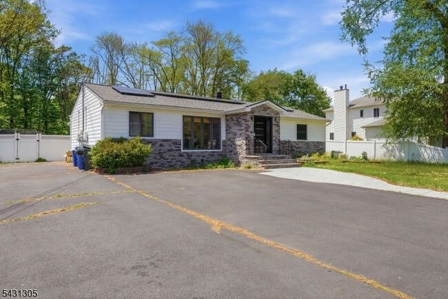 Building Photo - 587 Marlboro Rd