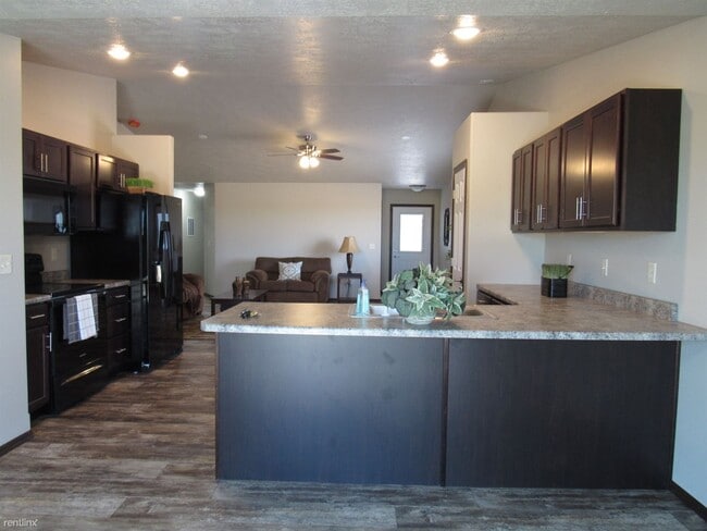 Building Photo - 3 br, 2 bath Townhome - Heritage Townhomes...