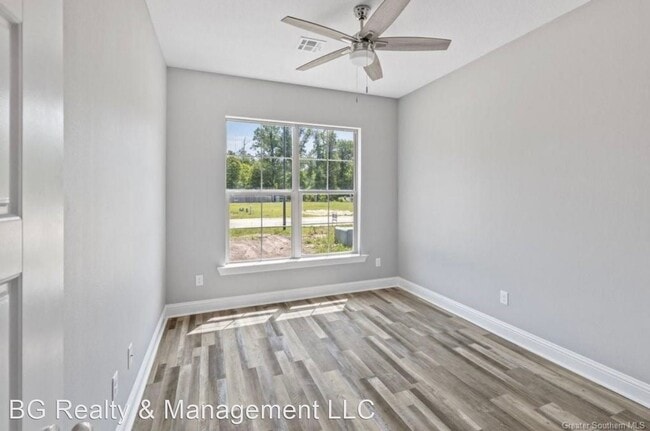 Building Photo - 4 br, 2 bath House - 560 Shelia Drive