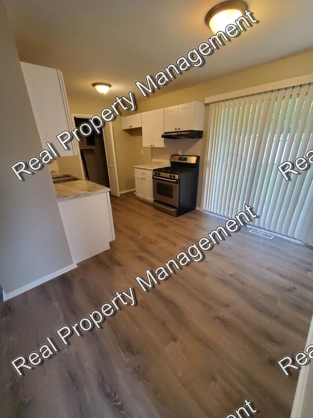 Primary Photo - Completely Updated 2 Bedroom Apartment