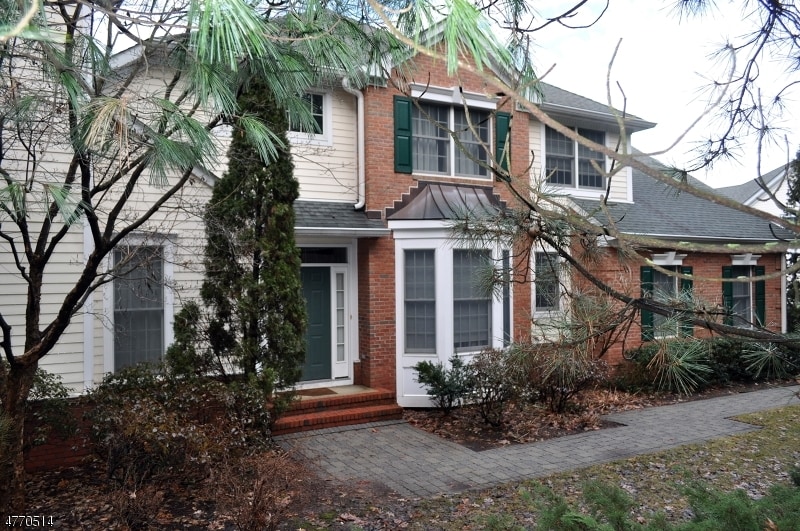 Primary Photo - 210 Fieldstone Terrace