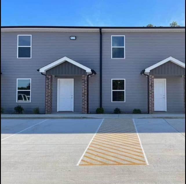 Foto principal - 211 Cane Creek Ln