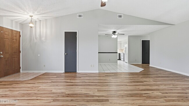 Foto del edificio - 7708 Shadow Bay Dr