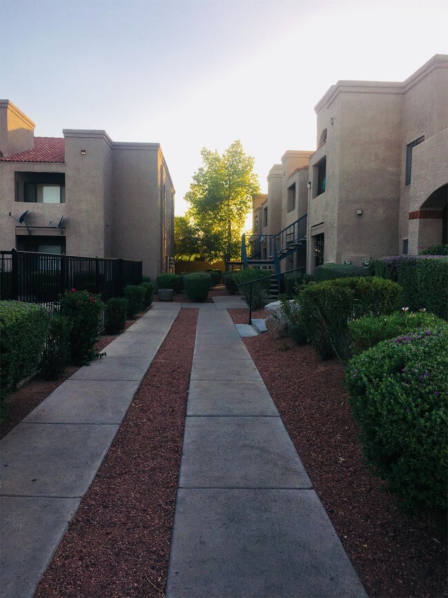 Foto del edificio - 1521 W Denton Ln