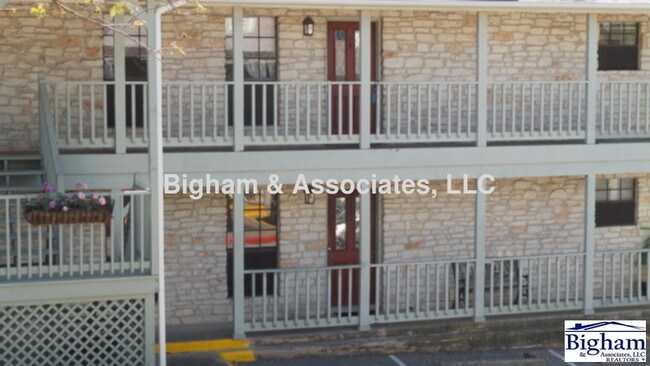 Building Photo - 901 S Mays St