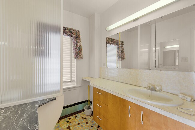 Photo du bâtiment - 14458 Marine Dr