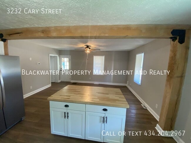 Building Photo - Beautiful 2 Bedroom Single Family Home