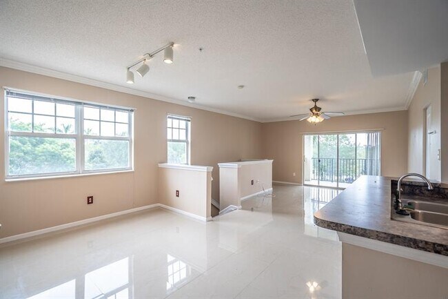 Building Photo - 5800 W Sample Rd