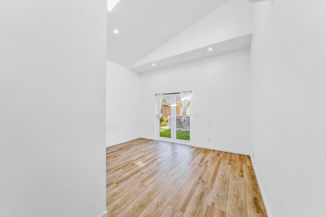 Foto del edificio - 1720 Petaluma Ave