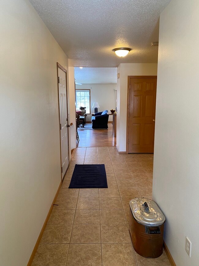 Building Photo - 2028 Crooked Ave