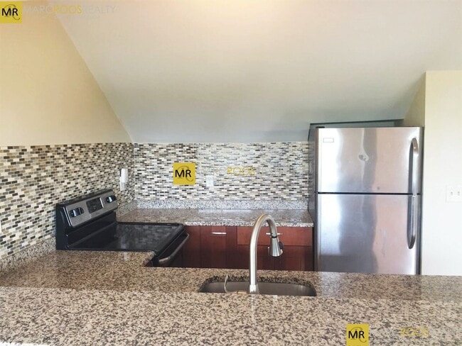 Building Photo - 140 Marginal St