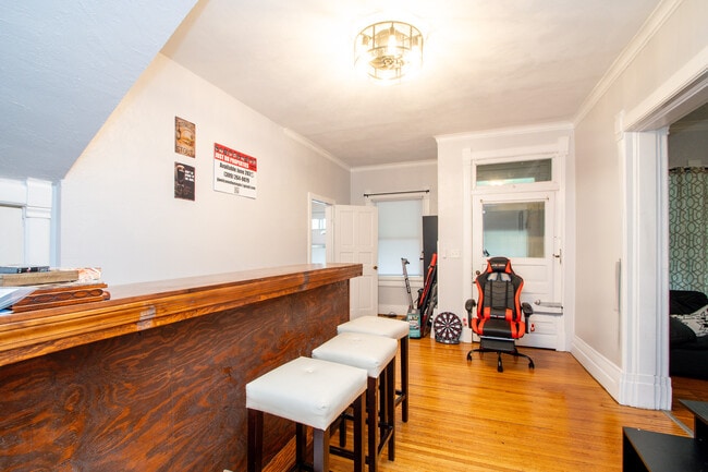 Building Photo - 1403 W Barker Ave