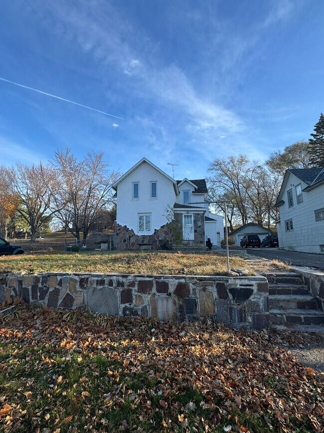 Building Photo - 12 3rd Ave S