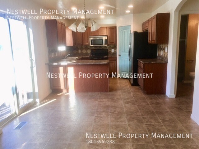 Foto del edificio - Great 4 bedroom 2 1/2 bath home in a great...