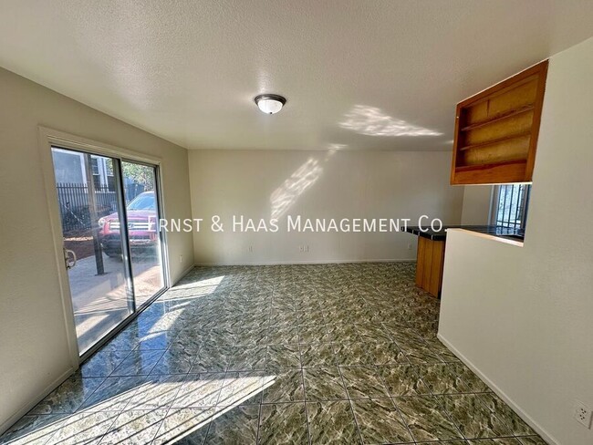 Building Photo - Lovely 2 Bedroom Apartment in Long Beach!