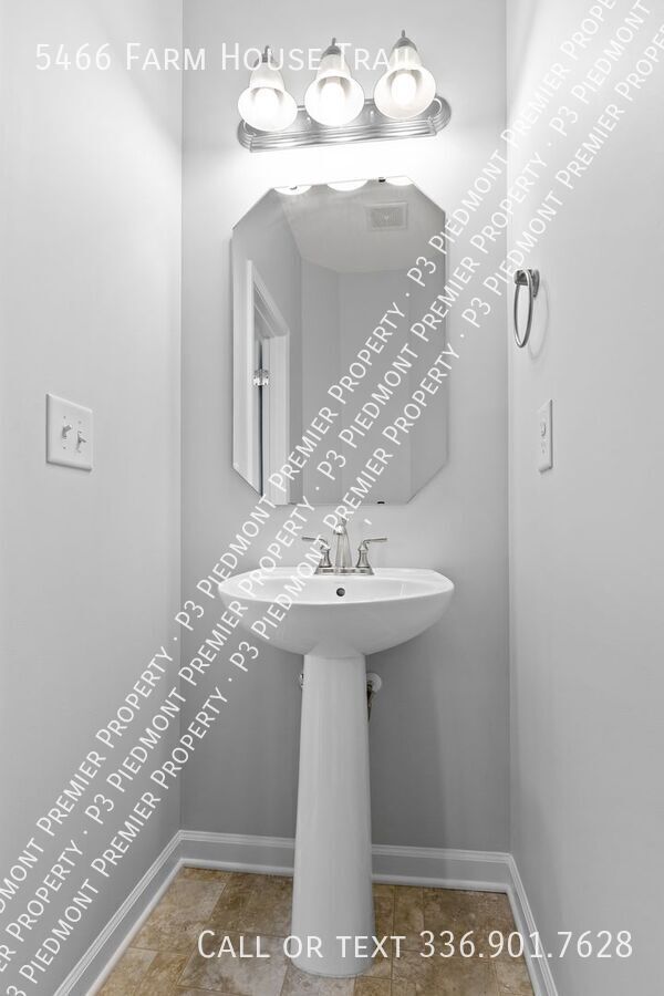 Foto del edificio - 5466 Farm House Trail