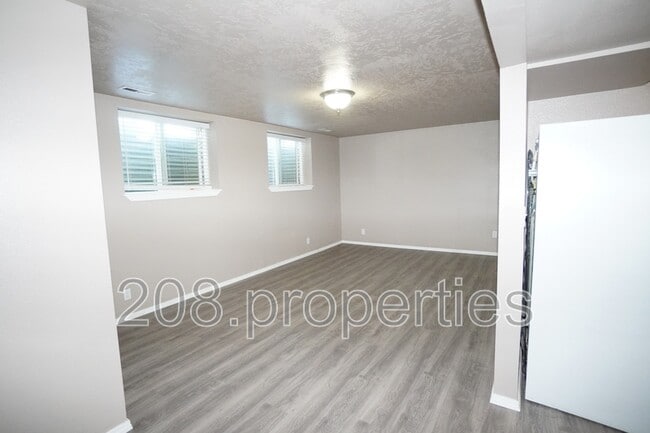 Building Photo - 2210 S Owyhee St