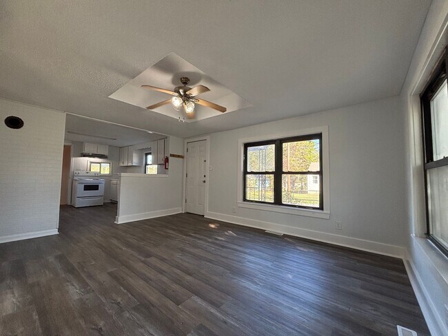 Building Photo - Cute 3bd 1ba home with great loft space!