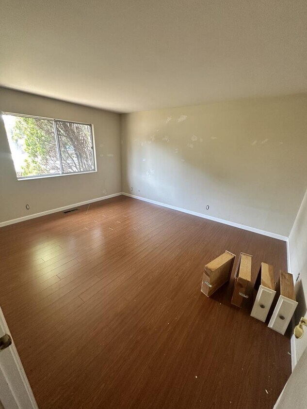 Building Photo - 800 Moraga Dr