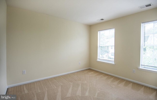 Building Photo - 9 Sagamore Ln