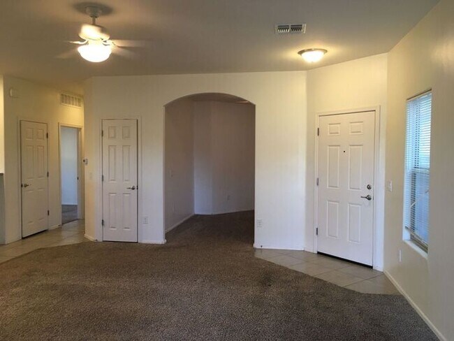 Building Photo - PENDING/RENTED - Beautiful Home