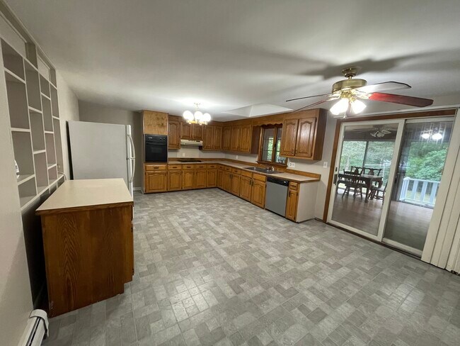 Foto del edificio - 651 Turnpike St