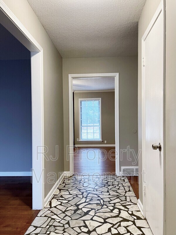 Photo - 3553 Clarke Rd House