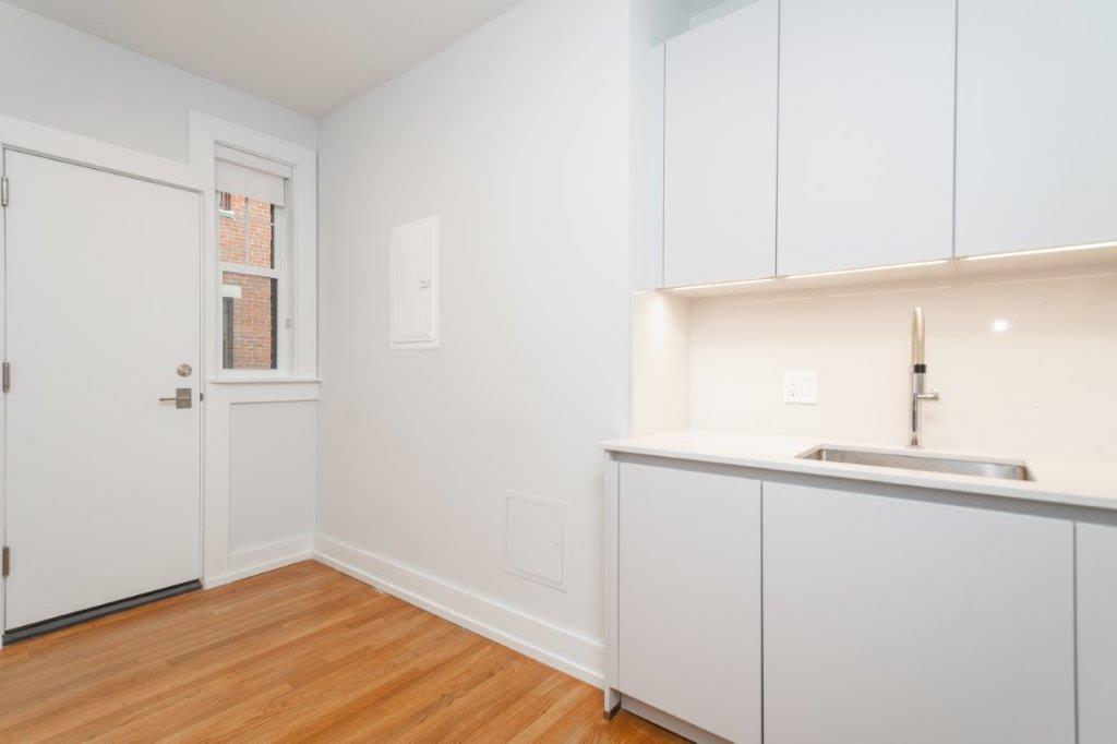 Primary Photo - 19 Forest St