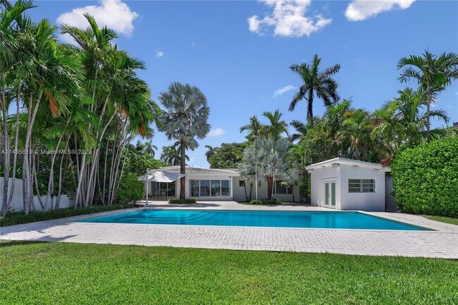 Foto del edificio - 6050 N Bay Rd