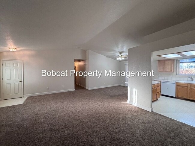 Building Photo - 988 Blue Ridge Dr