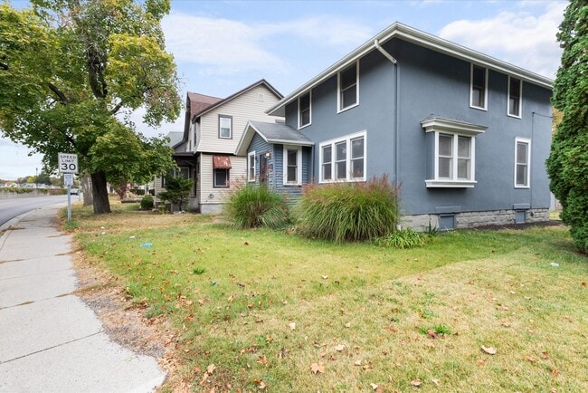 Building Photo - 1134 Saint Joseph Blvd