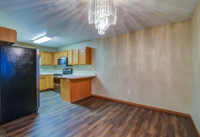 Kitchen/Dining Area - West Bay Park Townhomes