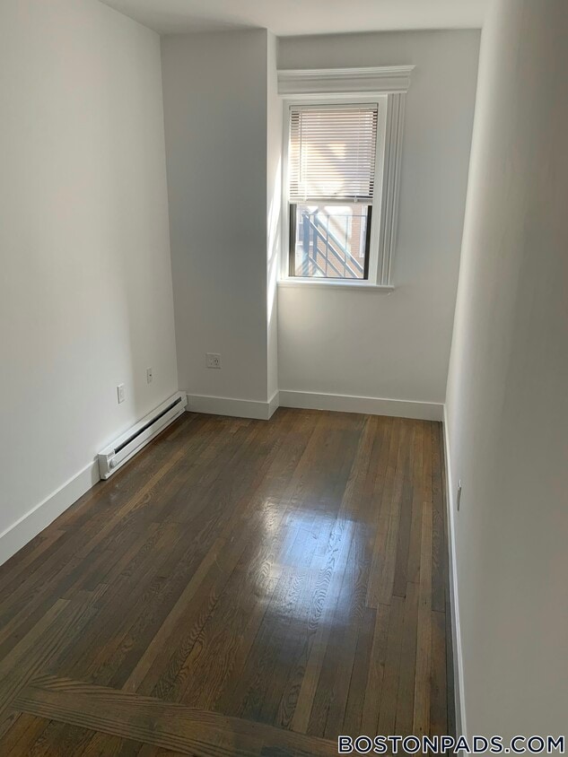 Building Photo - 11 Queensberry St
