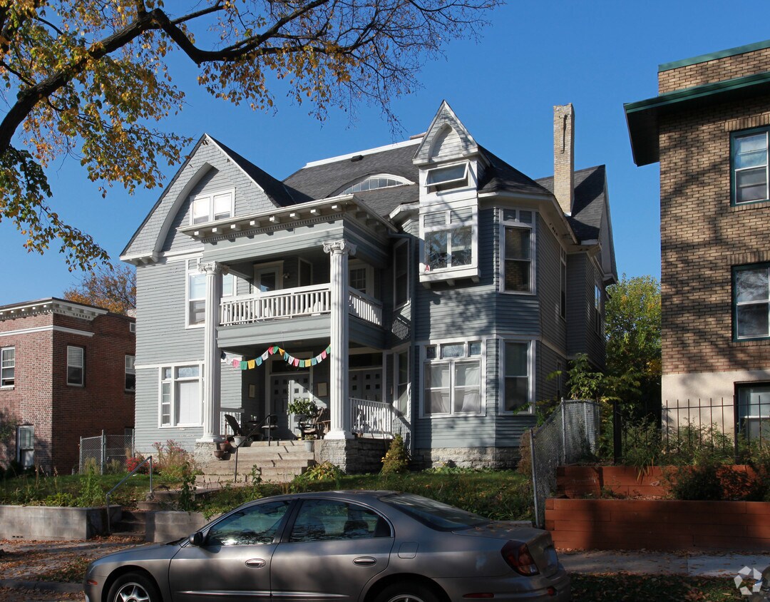 Building Photo - 2620 3rd Ave S
